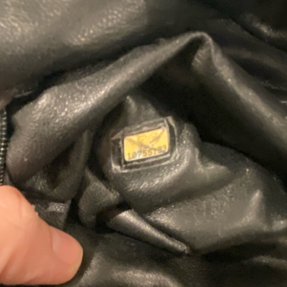 authentic CHANEL Luxe Ligne Bowler Bag - Picture 3 of 12